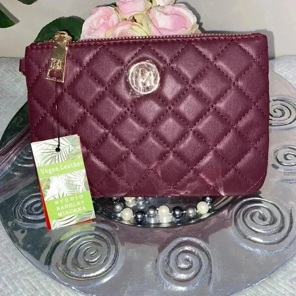 👜 NEW Badgley Mischka Quilted Clutch in Burgundy NWT - Picture 1 of 10
